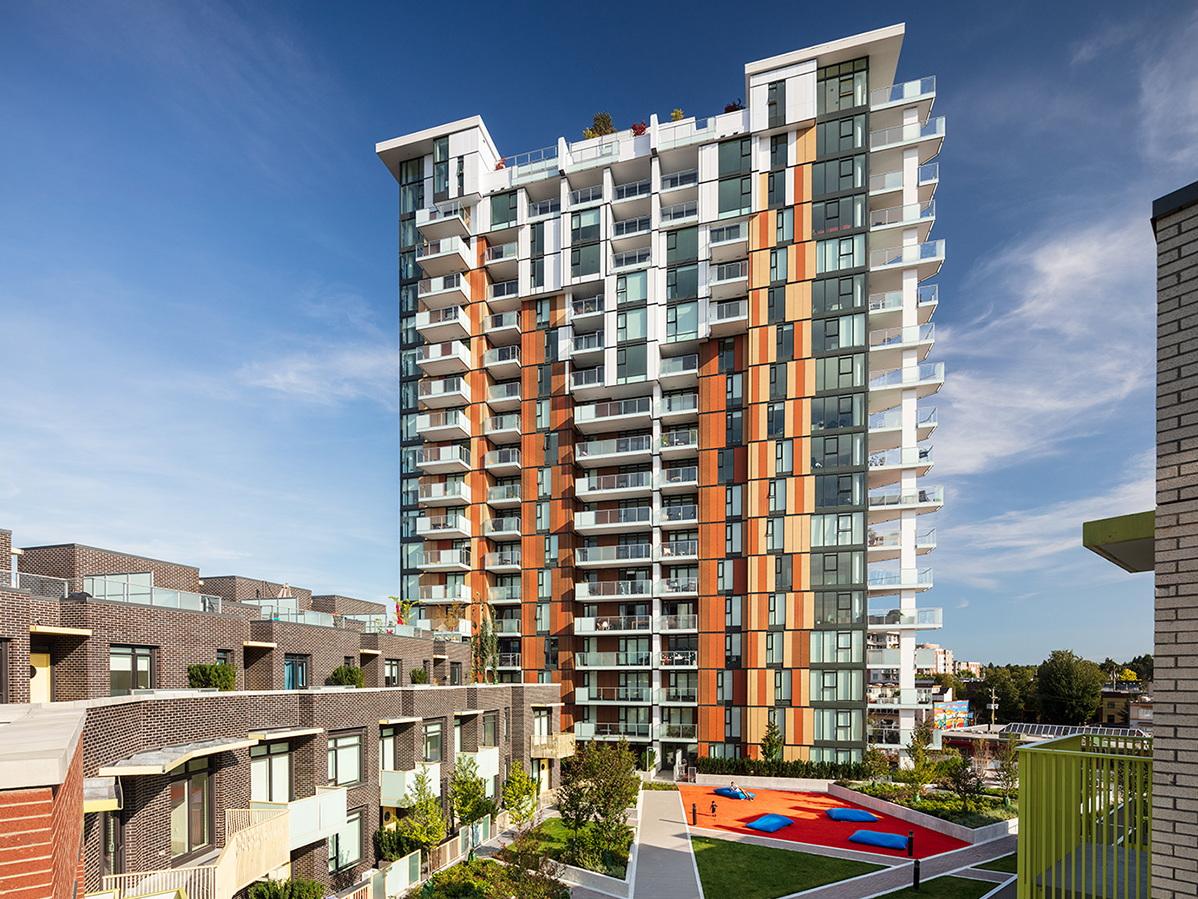 1512-285 10th Ave E